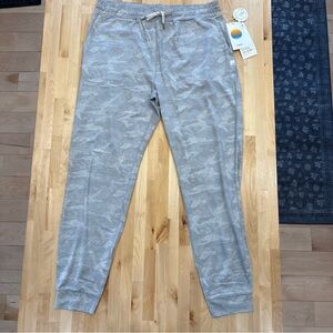NWT Vuori Performance Jogger Pants Women’s Size L Gray Camo Athleisure Gym VW303